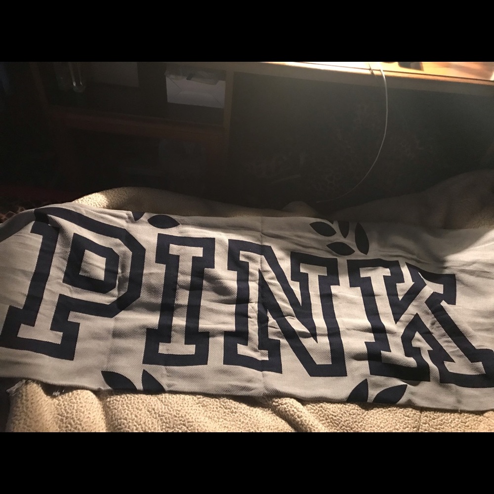 VS throw blanket and rug brand new